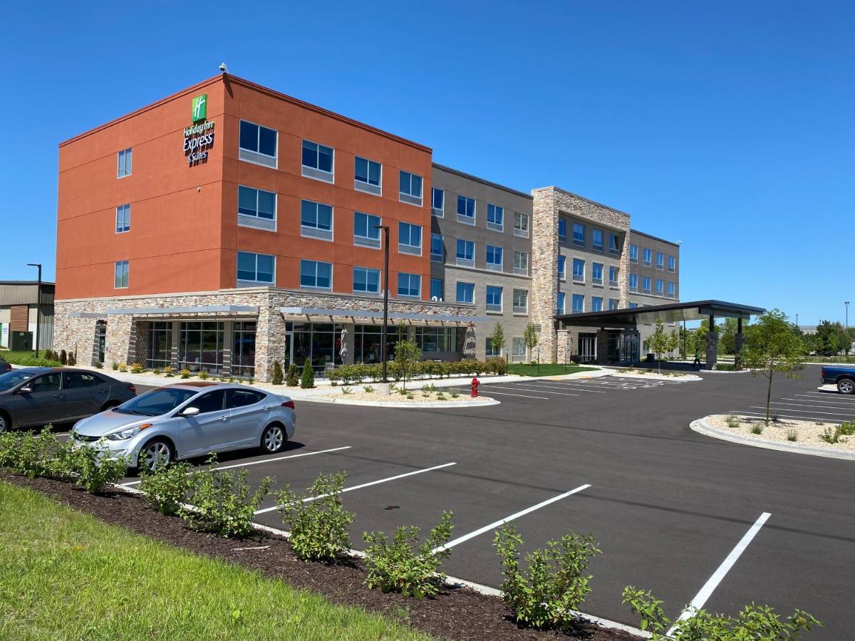 Holiday Inn Express & Suites - Madison West - Middleton, An Ihg Hotel Exterior photo